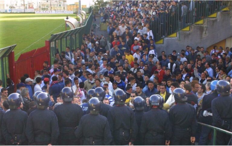 Lo “sport brutto” in campo a Torre del Greco. Scontri tra tifosi dopo Turris-Messina Lo “sport brutto” in campo a Torre del Greco. Scontri tra tifosi dopo Turris-Messina