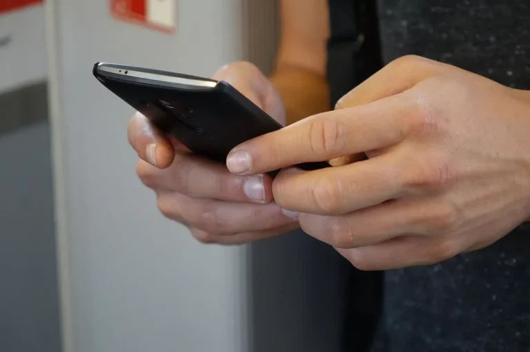 San Giovanni a Teduccio: “Cavallo di ritorno” per il cellulare smarrito. Denunciato 42enne di Cercola