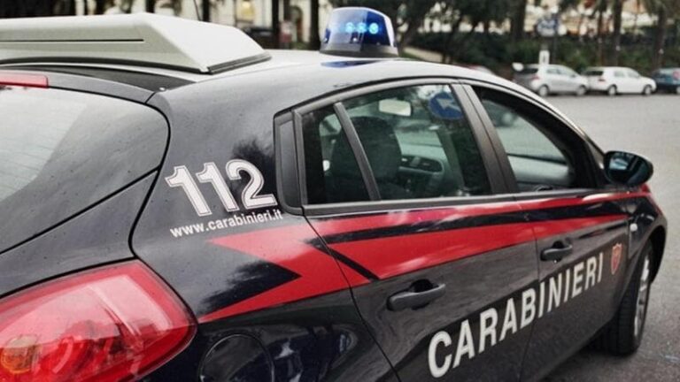 Caivano: ubriaco e drogato minaccia di uccidere la madre con una mannaia, arrestato