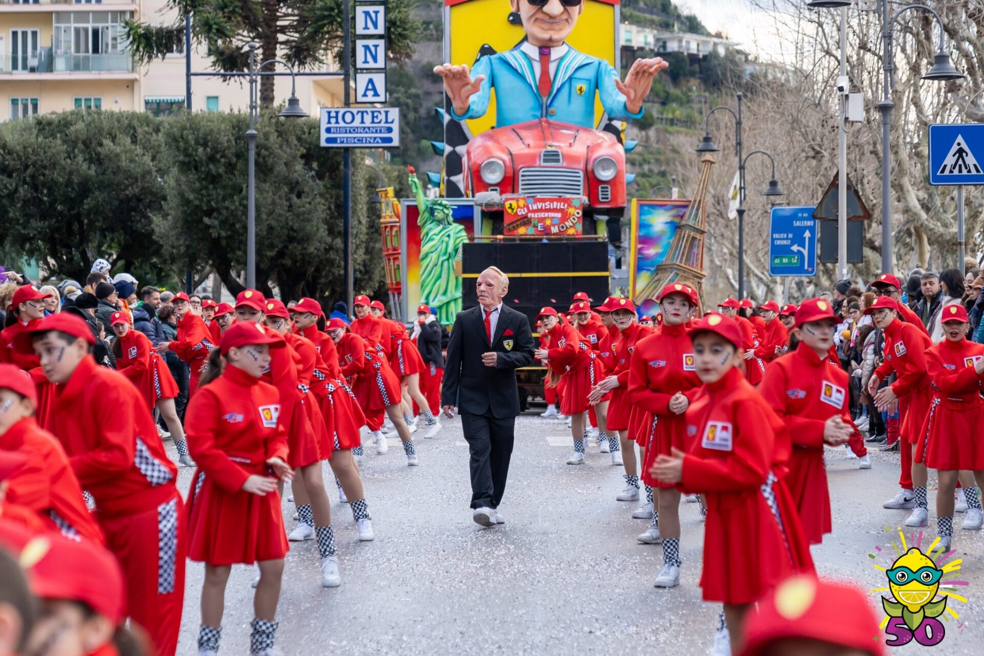 Il carro dedicato al mito di Enzo Ferrari e delle “rosse” vince il 50esimo Gran Carnevale di Maiori