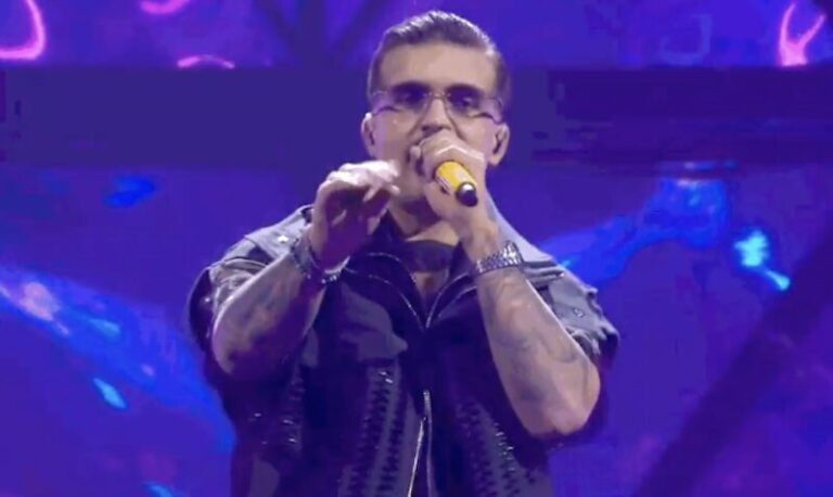 Sanremo, Geolier primo in classifica: Napoli esulta. Altri meno Sanremo, Geolier primo in classifica: Napoli esulta. Altri meno
