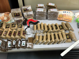 Pozzuoli: otto chili di droga in casa, padre e figlio in manette