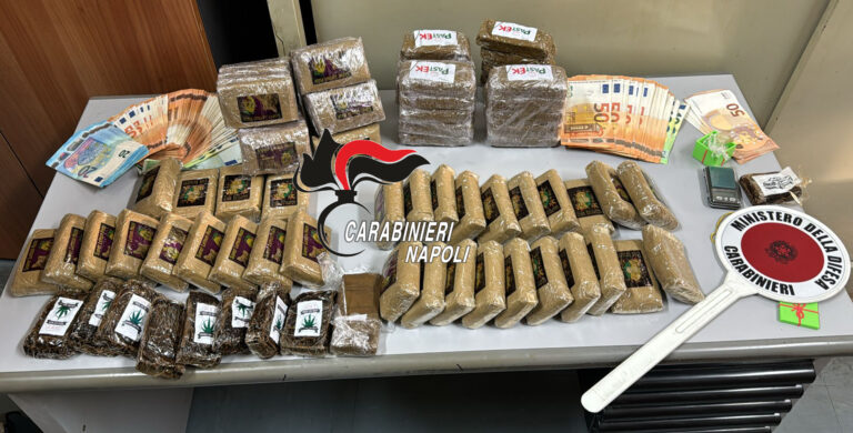 Pozzuoli: otto chili di droga in casa, padre e figlio in manette