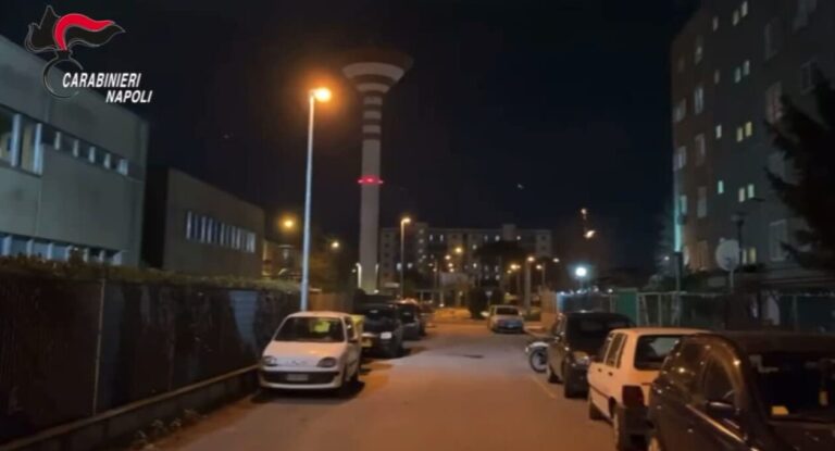 Brusciano: rapinano colpendo la vittima con una cintura e puntando un’arma