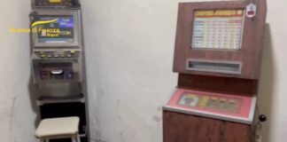Castellammare, scommesse illecite: arrestati in sette del clan Castellammare, scommesse illecite: arrestati in sette del clan D'Alessandro. Sequestrate sei agenzie, il blitz dell'Antimafia e della Guardia di Finanza