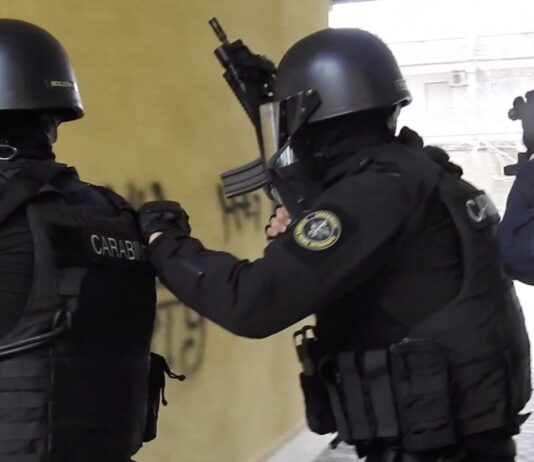 Racket, droga e armi: sgominato un nuovo clan di camorra a Frattamaggiore e Frattaminore. 13 indagati, l'operazione dei Carabinieri