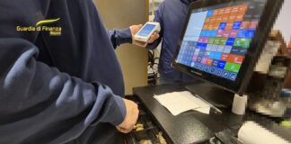 Napoli, così truffavano il Reddito di Cittadinanza attraverso le tessere degli stranieri: sei arresti a Napoli. Percepiti indebitamente oltre 2 milioni di euro