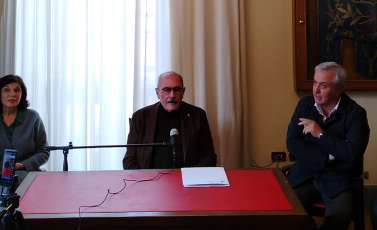 Pompei, il sindaco alza la voce: “Nessun commissariamento”