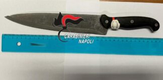 Bacoli: attende la moglie sotto casa armato di coltelli, arrestato Bacoli, notte di terrore: attende la moglie sotto casa armato di coltelli, la donna scappa dai Carabinieri. Arrestato 38enne per maltrattamenti in famiglia