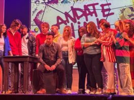 Santa Maria La Carità, le scuole medie a teatro con l’associazione Utopia: al Cilea di Napoli per llo spettacolo “Noi restiamo qui”