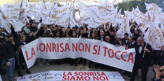 Sant'Antonio Abate, il corteo di protesta in difesa dei lavoratori de "La Sonrisa". La Sindaca: "Proveremo a salvaguardare i livelli occupazionali, chiesto un incontro al Prefetto di Napoli”