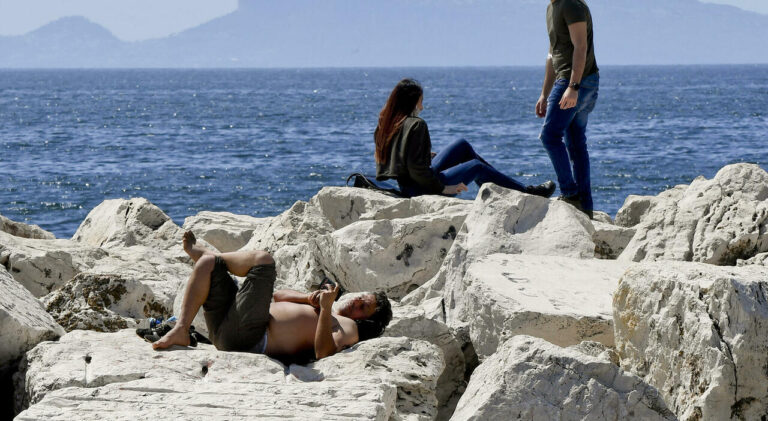 A Napoli un assaggio di agosto in pieno inverno: da domani calano le temperature