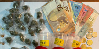 Caivano: arrestati due pusher, sequestrata droga e 748 euro in contante