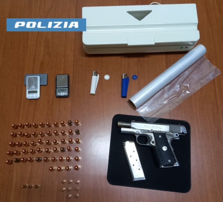 Napoli: sorpresa con una pistola e munizioni in casa. Arrestata una donna 49enne