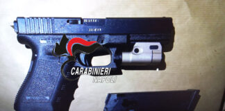 Caivano, pistola e puntatori laser seppelliti in giardino: arrestato 26enne. La scoperta dei Carabinieri dopo una serie di carotaggi