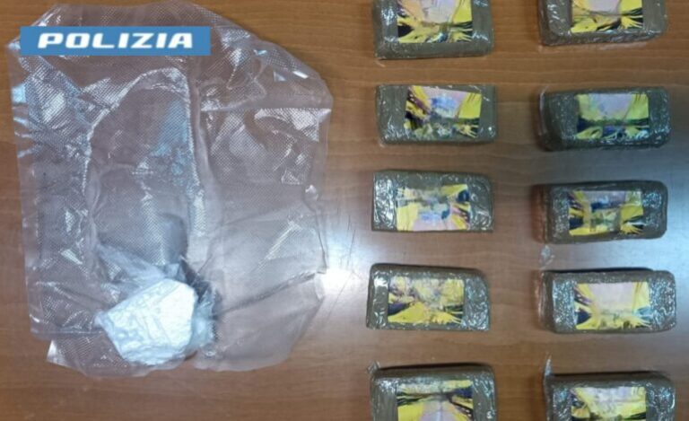 Procida: cerca di celare la droga intingendola di menta. Arrestato 28enne Procida: cerca di celare la droga intingendola di menta. Arrestato 28enne