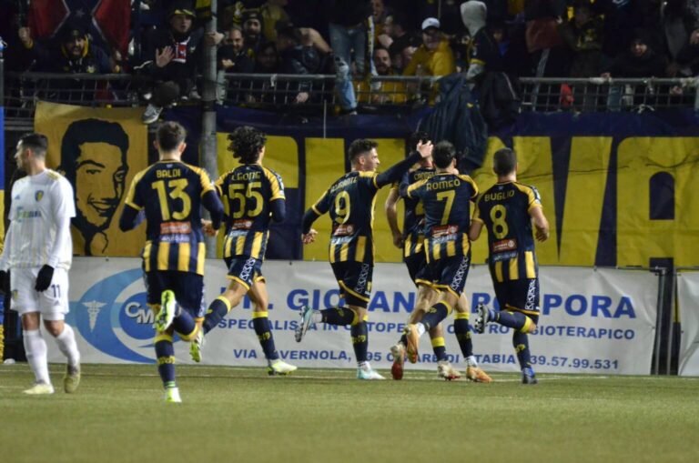 Juve Stabia, il poker è servito. Match perfetto e Vespe sempre più in fuga Juve Stabia, il poker è servito. Match perfetto e Vespe sempre più in fuga