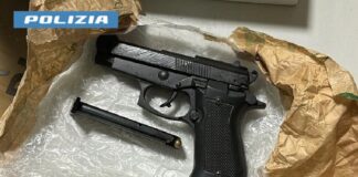 San Giovanni a Teduccio: sorpresi a bordo di un’auto di lusso con una pistola. Arrestati in due