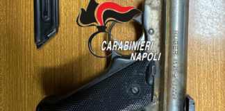 Pomigliano, in casa 17enne possedeva una pistola “ruger” Pomigliano d'Arco, blitz in casa: 17enne possedeva una pistola "ruger" perfettamente funzionante. Sarà verificato il coinvolgimento in fatti di sangue