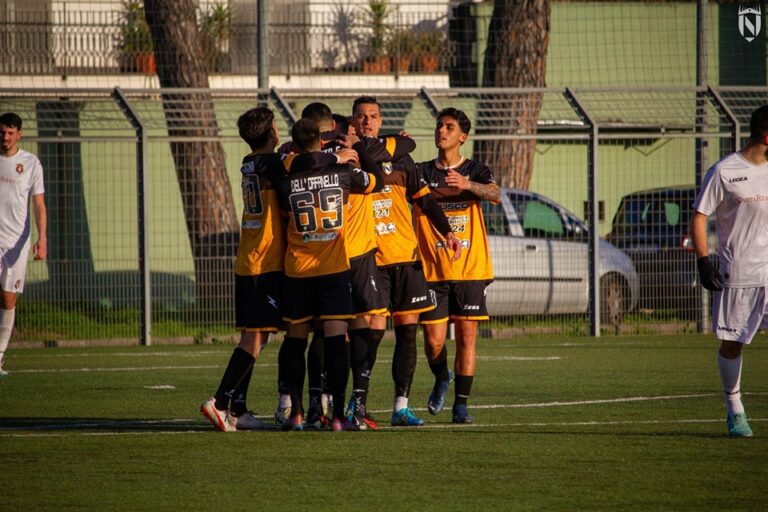 Il Nola ribalta il Savoia e si impone come terza forza del campionato. A Cardito 4-1 per i bruniani