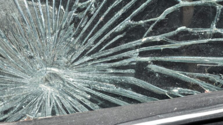 Giugliano, rubano un borsone da un’auto: fermati due di etnia rom Giugliano, rubano un borsone da un’auto: fermati due di etnia rom