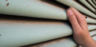 Castellammare, così la camorra cerca negozi sfitti per riciclare Castellammare, così la camorra cerca negozi sfitti per riciclare i soldi sporchi: l'ultima inchiesta dell'Antimafia. È caccia ai prestanome del clan