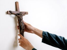 Il crocifisso negli uffici pubblici non può essere imposto