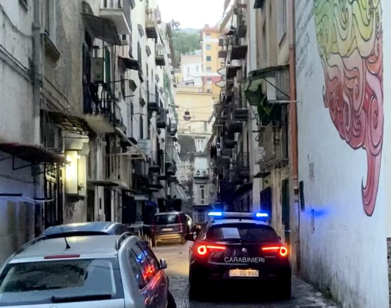 Napoli Montesanto: borseggiatori e mezzi pubblici. Carabiniere libero dal servizio evita il furto