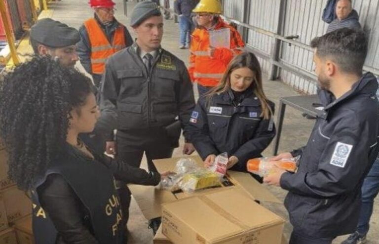Napoli, scoperto nel porto carico di cosmetici all’idrochinone Napoli, scoperto nel porto carico di cosmetici all’idrochinone