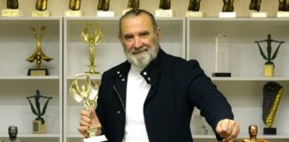 La commedia “Natale in casa Varriale” di Mario Salieri trionfa in Nuova Zelanda: una nuova visione del cinema per adulti