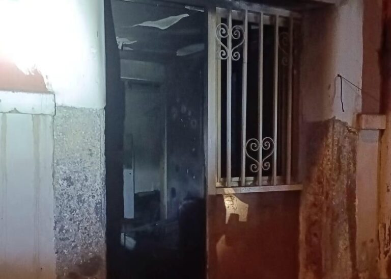 Napoli, prende fuoco intero appartamento: nessun ferito