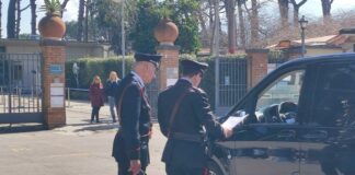 Commercio abusivo, controlli dei Carabinieri presso l'ingresso degli Scavi di Pompei