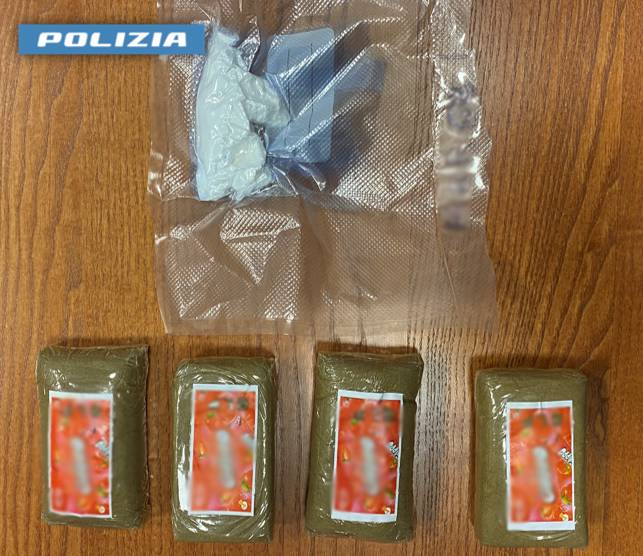 Portici: trovati in possesso di 4 panetti di hashish. Arrestati due uomini