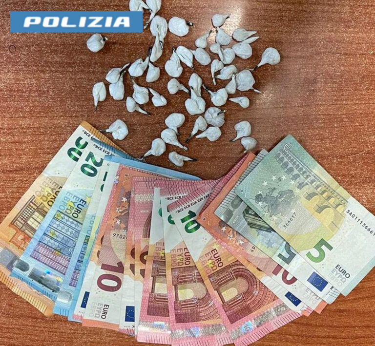 Napoli, San Pietro a Patierno: sorpreso con la droga. Arrestato 19enne Napoli, San Pietro a Patierno: sorpreso con la droga. Arrestato 19enne
