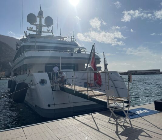Castellammare, è arrivato il mega yacht "Roma" presso Stabia Main Port: inaugurata la stagione turistica. "L'estate alle porte promette bene"