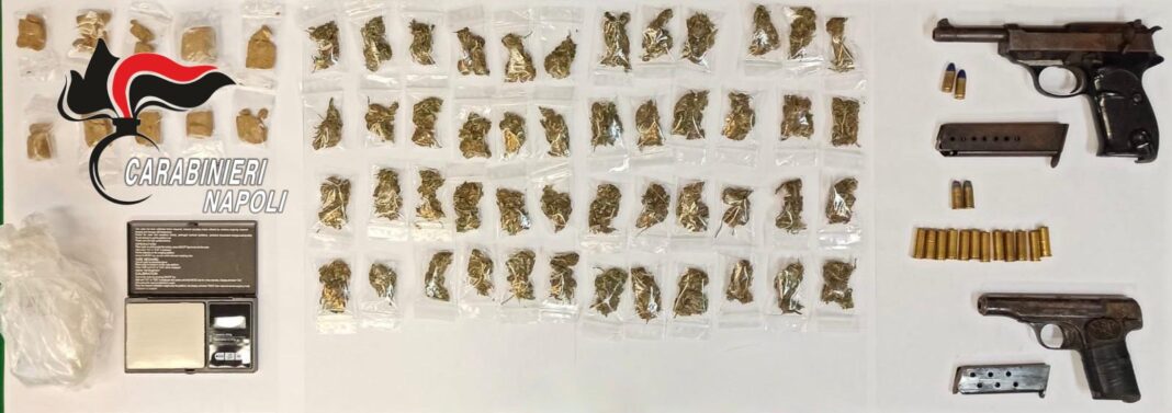 Castellammare di Stabia, blitz dei Carabinieri: sequestrate armi e droga al rione Moscarella,
