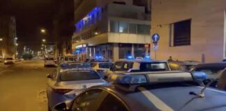 Napoli, spaccio di droga ai “Sette Palazzi” di “Scampia”: 5 arresti Napoli, spaccio di droga ai "Sette Palazzi" di "Scampia": arrestati in cinque dall'Antimafia. Gestivano i traffici per conto degli Scissionisti