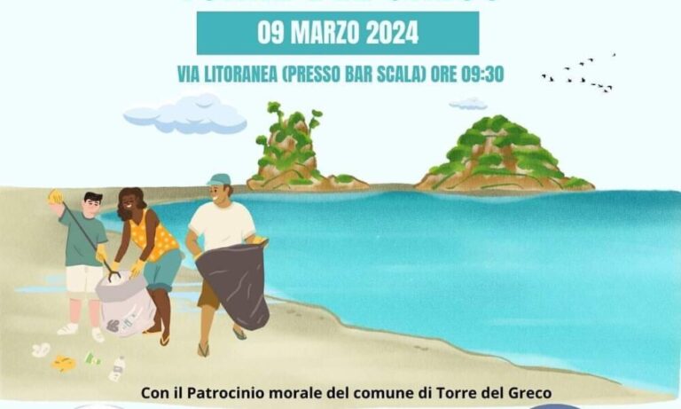 Torre del Greco: pulizia delle spiagge nella zona della Litoranea