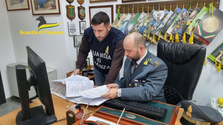 Napoli, inchiesta su euro falsi: sequestrati beni per 1 milione di euro