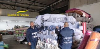 San Giuseppe Vesuviano, sequestrati oltre 290mila prodotti San Giuseppe Vesuviano, sequestrati oltre 290mila prodotti pericolosi o contraffatti: 19 soggetti segnalati, 7 denunciati