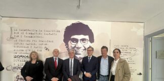 Castellammare, finalmente aperta la Sala Stampa “Giancarlo Siani” Castellammare, finalmente aperta la Sala Stampa "Giancarlo Siani": alla seconda inaugurazione anche il fratello Paolo ed i vertici dell'Ordine dei Giornalisti