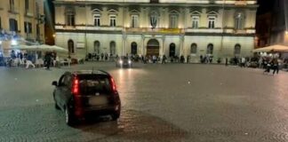 Cimitile, tenta di strangolare la compagna poi la colpisce e la insulta: arrestato 21enne. Lo scorso anno si scagliò con la sua auto sulla folla in piazza a Nola