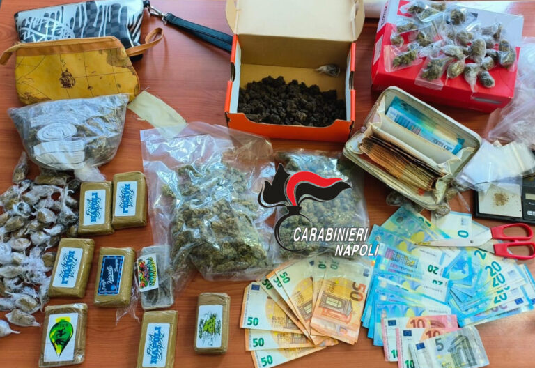 Afragola: controlli anti droga dei carabinieri. Arrestata coppia Afragola: controlli anti droga dei carabinieri. Arrestata coppia
