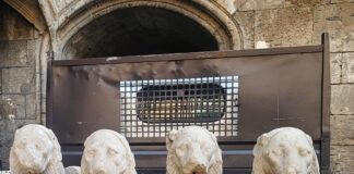 I leoni della Fontana degli Incanti ritrovati nel Maschio Angioino