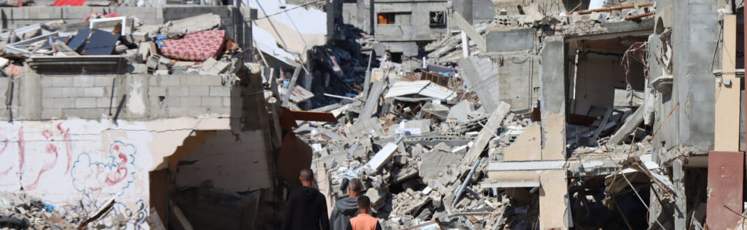 Il Papa I bambini di Gaza hanno bisogno di case non di tombe e fosse! Il Papa I bambini di Gaza hanno bisogno di case non di tombe e fosse!