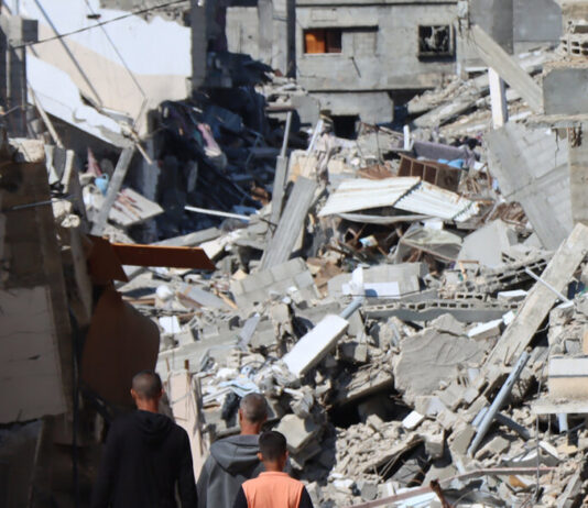 Il Papa I bambini di Gaza hanno bisogno di case non di tombe e fosse!