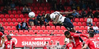 Il Napoli, campione d'Italia, cala il poker a Monza e ritorna a sorridere