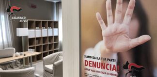 Napoli, picchiata per l'ennesima volta dall'ex vomita e sviene: in un album digitale tutte le immagini delle violenze. L'intervento dei Carabinieri