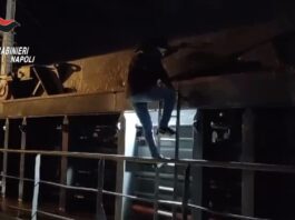 Castellammare, scoperta nave carica di mais e grano ucraino e sigarette di contrabbando: arrestati in quattro. In manette anche il comandante siriano