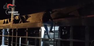 Castellammare, nave carica di sigarette di contrabbando: 4 arresti Castellammare, scoperta nave carica di mais e grano ucraino e sigarette di contrabbando: arrestati in quattro. In manette anche il comandante siriano